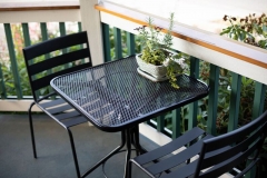 obelisco-tasting-room-outdoor-bistro-table