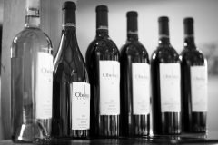 obelisco-wines-black-and-white